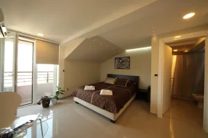 apartman2-mystique002
